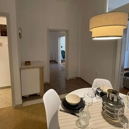 Apartment Bright & Stylish In The Heart Of Athens!