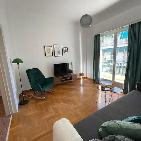 Bright & Stylish In The Heart Of Athens! Apartment
