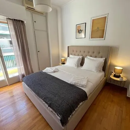 Bright & Stylish In The Heart Of Athens! Apartment