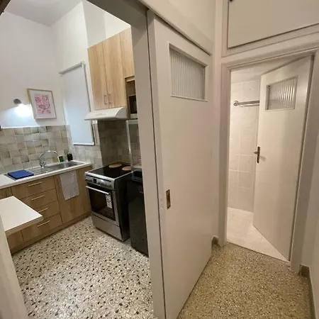 Bright & Stylish In The Heart Of Athens! Apartment