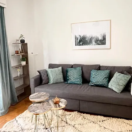Apartment Bright & Stylish In The Heart Of Athens!